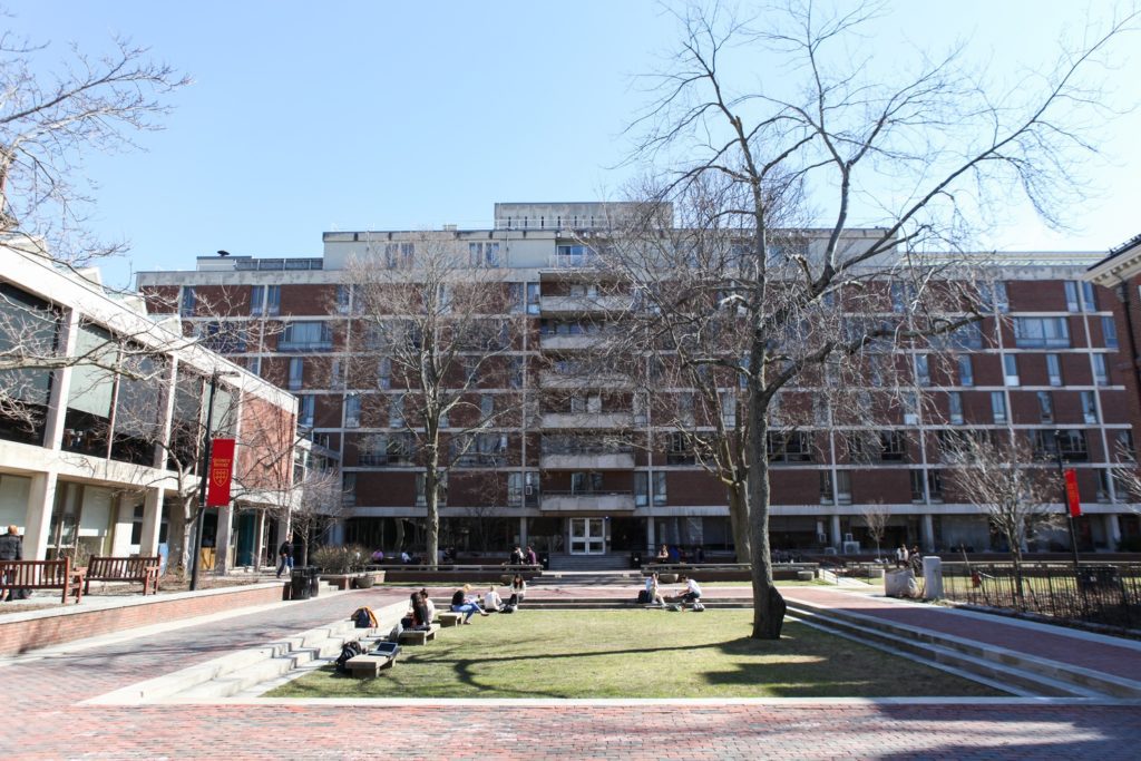 Quincy House Dining Staff Will Not Report to Work After Two Co-Workers Test Positive for COVID-19 | Portal de noticias ABCTudo