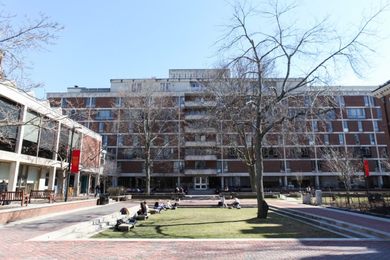 Quincy House Dining Staff Will Not Report to Work After Two Co-Workers Test Positive for COVID-19 | Portal de noticias ABCTudo Quincy House Dining Staff Will Not Report to Work After Two Co-Workers Test Positive for COVID-19 | Portal de noticias ABCTudo
