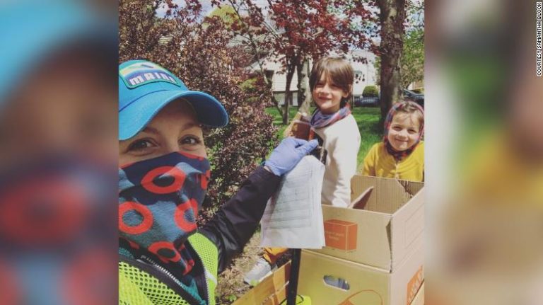 Volunteers go Door-to-Door Delivering Masks to Every Household | Portal de noticias ABCTudo Volunteers go Door-to-Door Delivering Masks to Every Household | Portal de noticias ABCTudo